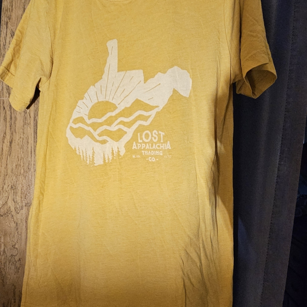 Lost Appalachia Trading Co Yellow Graphic T-Shirt Womens S